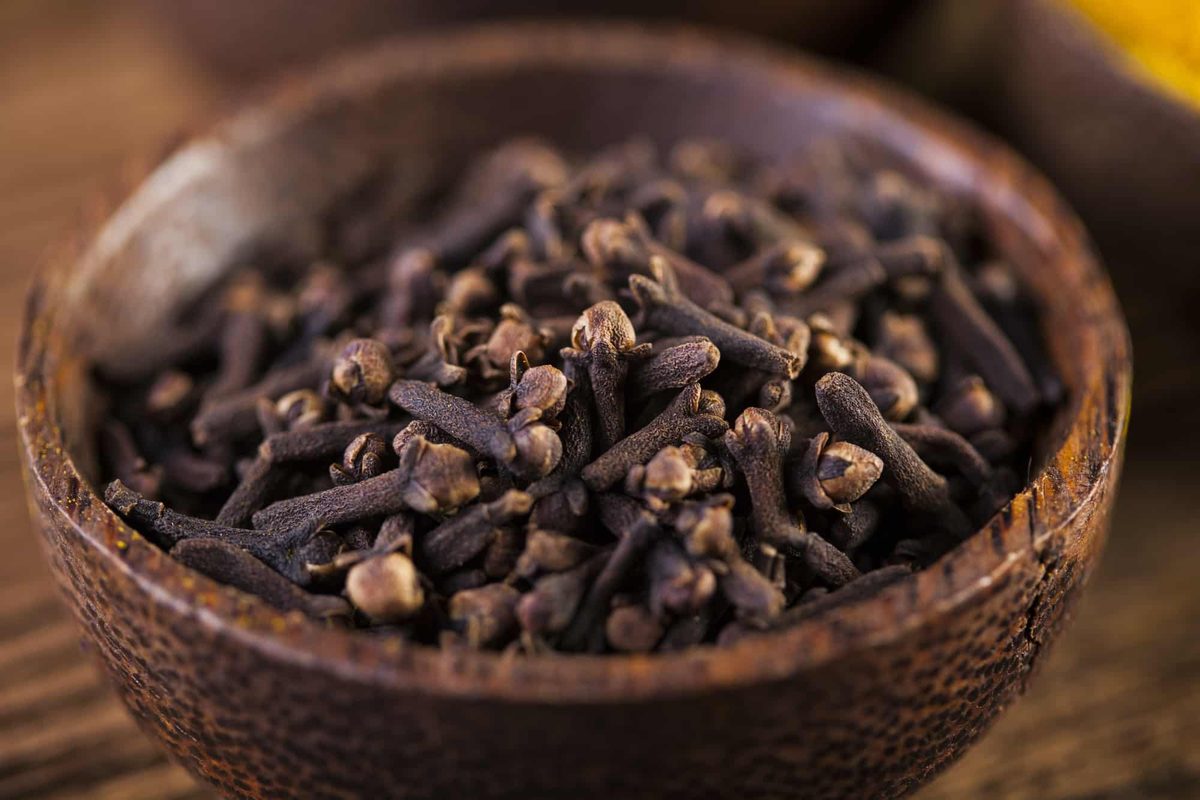 Ground cloves vs whole cloves